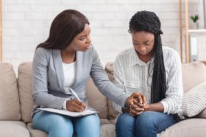 teen talking to a therapist in co-occurring disorder treatment